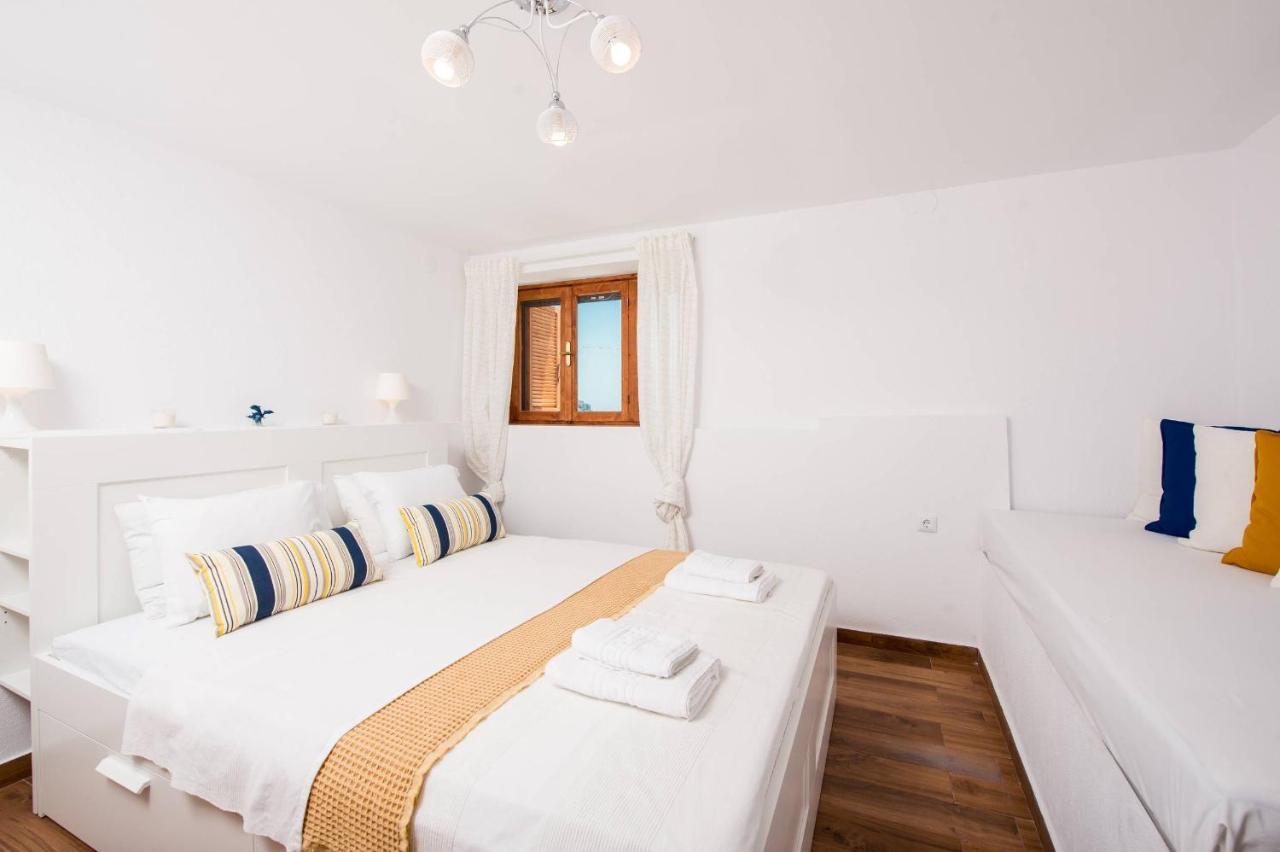 Athina'S Apartment Панагия Екстериор снимка